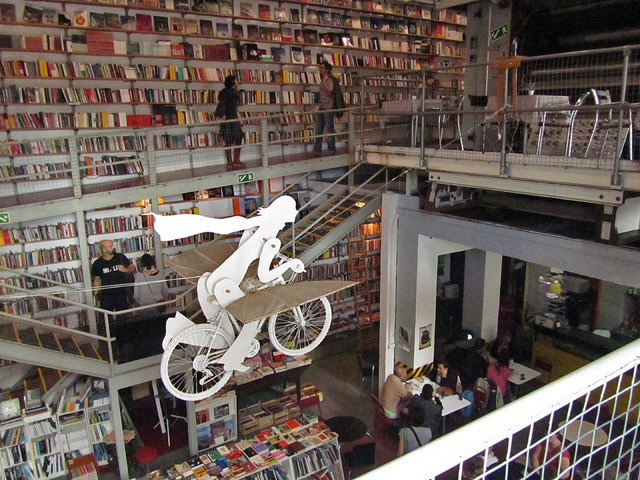 Ler Devagar at LX Factory