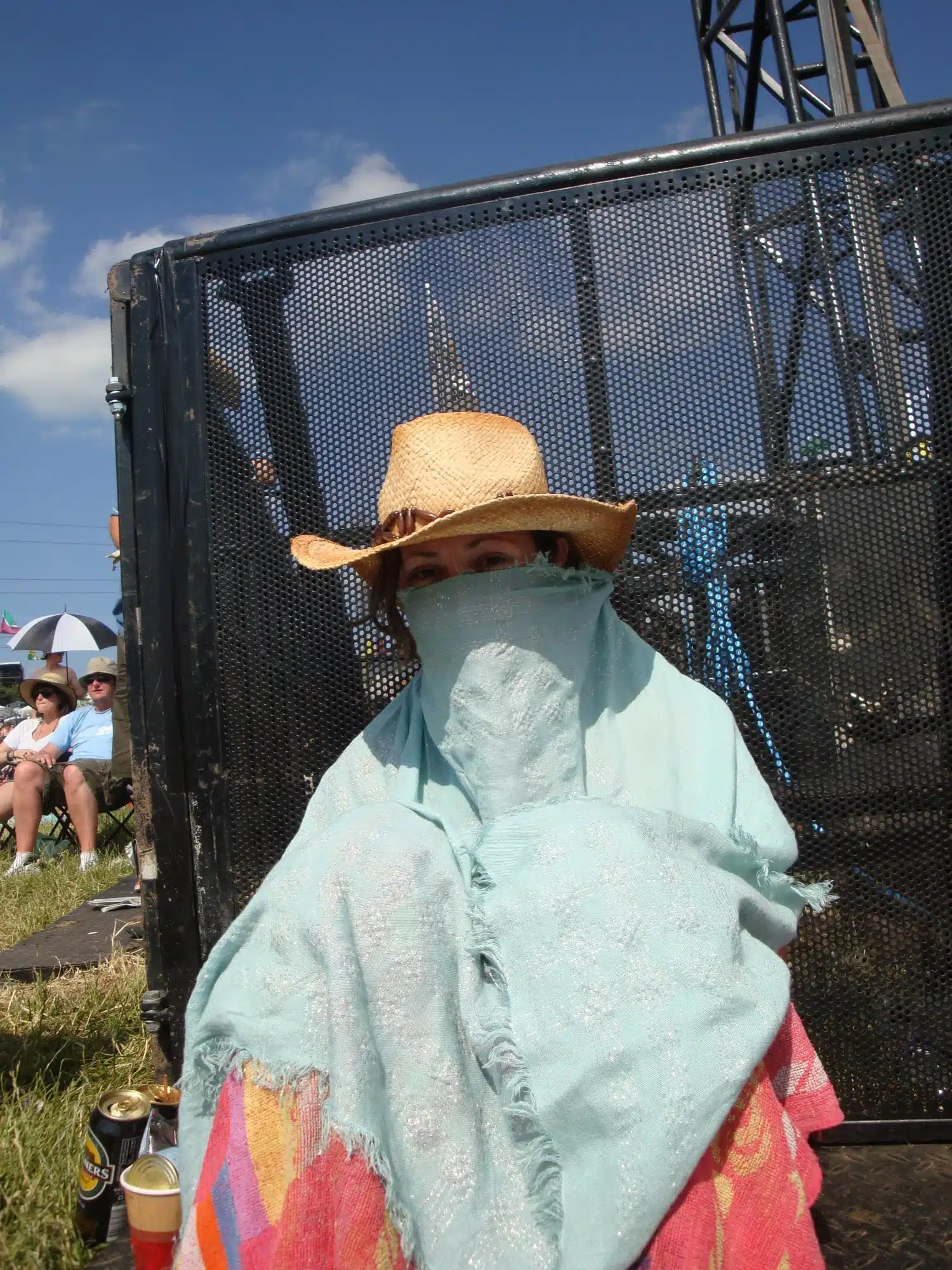 When the sun is just too fierce, blankets are there to help. 