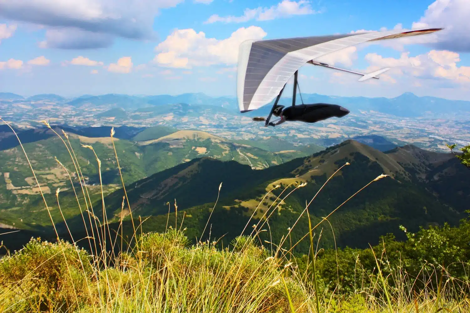 Handgliding in Monte Cucco National Park 