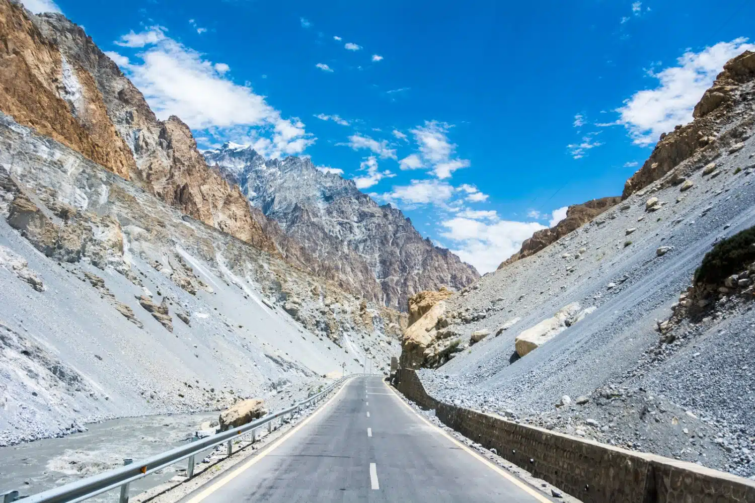 Epic Summer Road Trip Ideas - Karkoram Highway in Pakistan