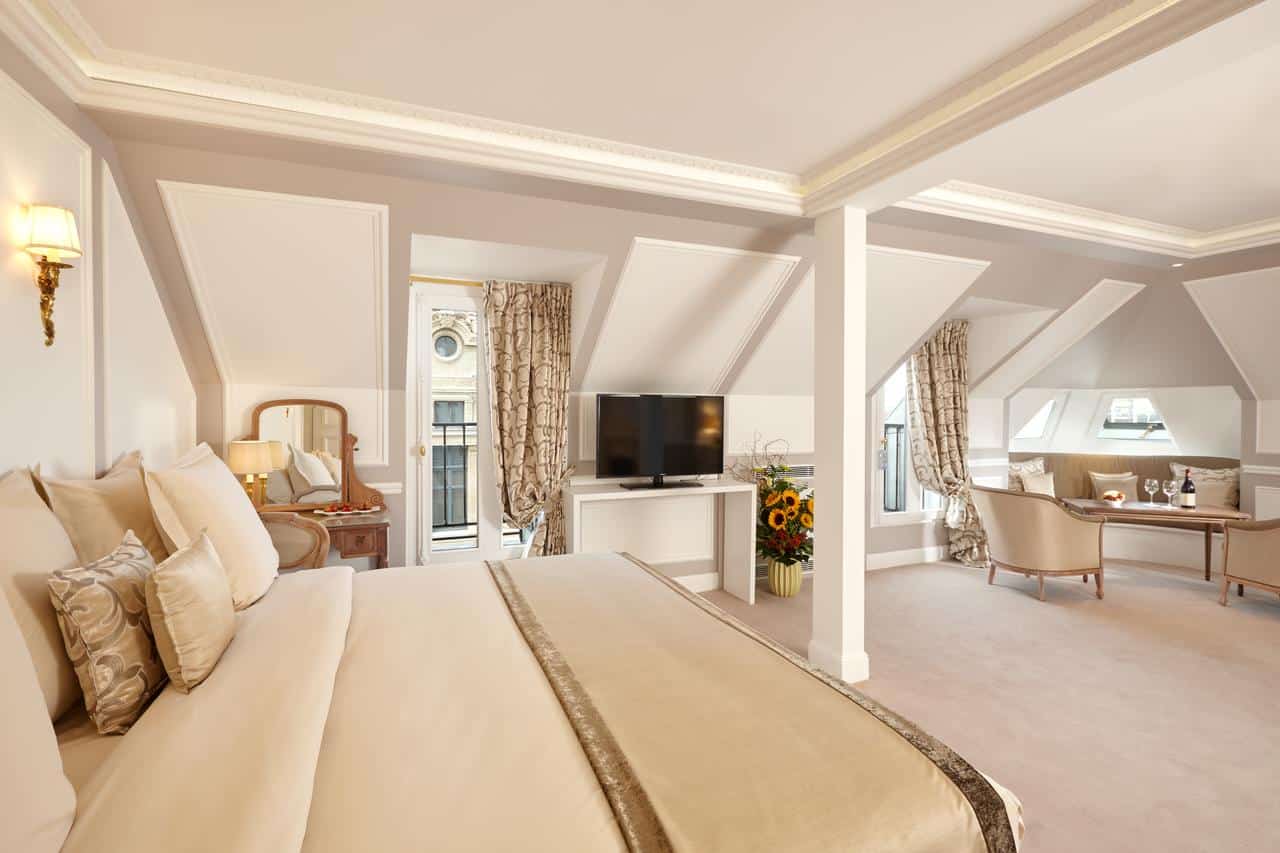 Hotel Regina Louvre - Best Hotels in Paris 2018