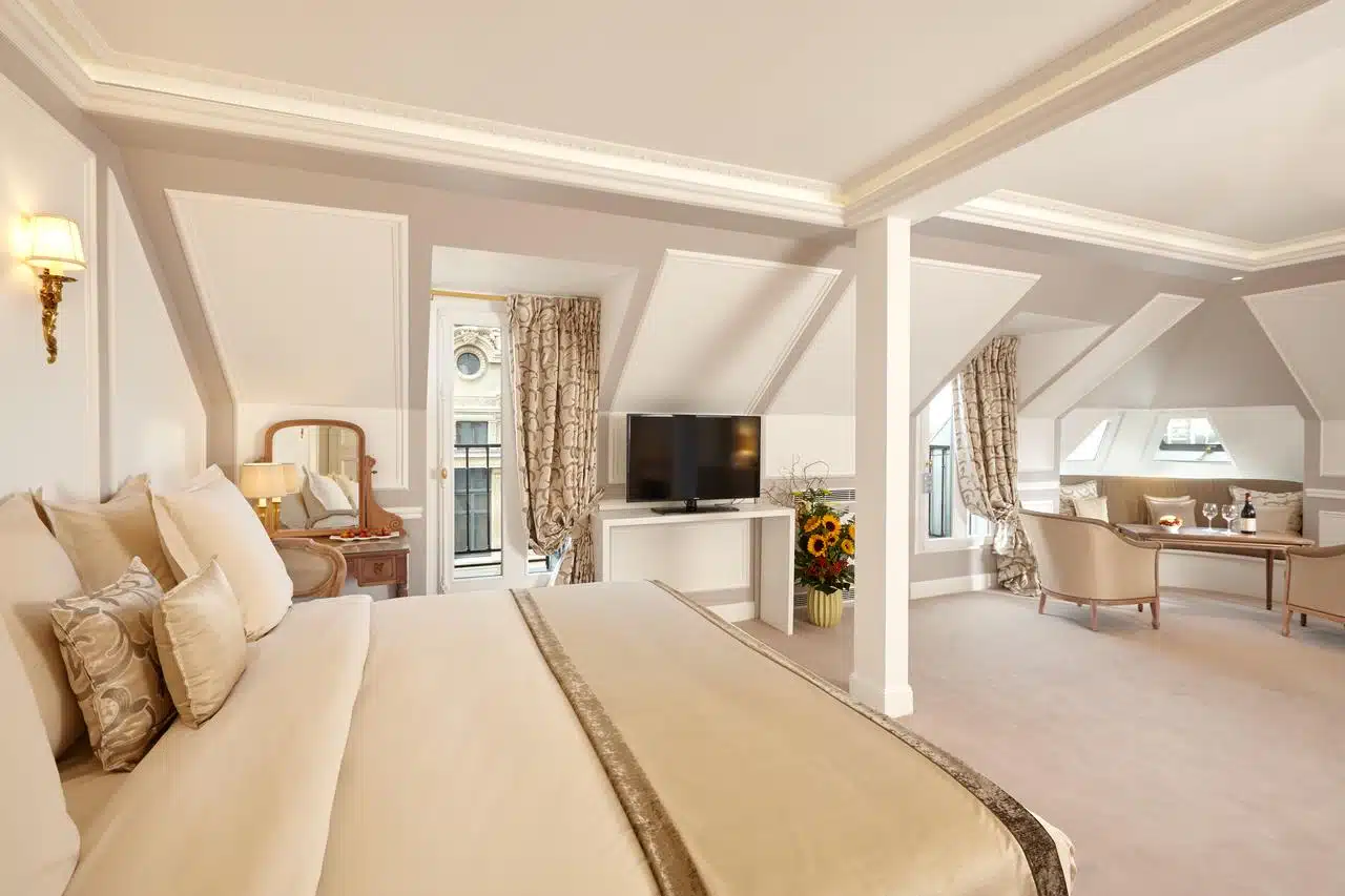 Hotel Regina Louvre - Best Hotels in Paris 2018