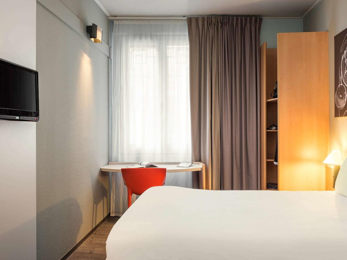 Ibis Paris