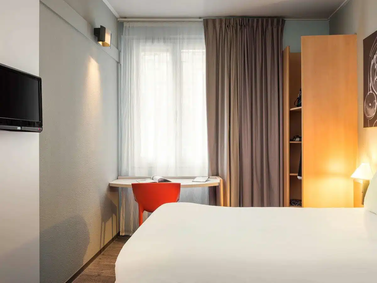 Ibis Paris