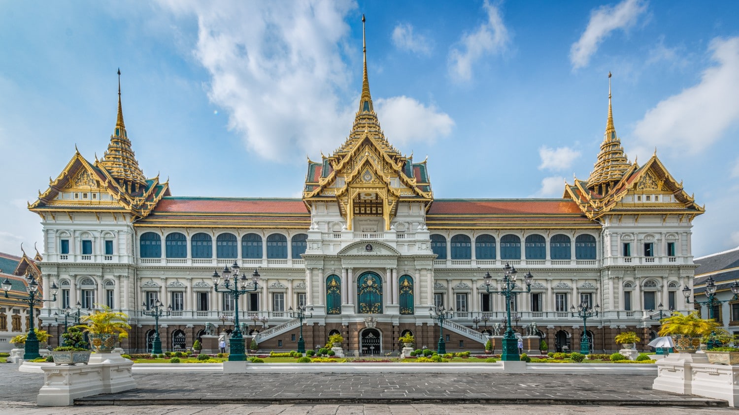 Grand Palace, Bankok Four awesome Southeast Asia travel itineraries I Photography I Itinerary I Landscape I Food I Architecture I Laos I Thailand I Cambodia I Myanmar I Malaysia I Vietnam. Read the full travel guide now #travel #backpacking