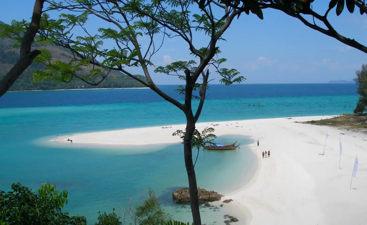 Koh Lipe Four awesome Southeast Asia travel itineraries I Photography I Itinerary I Landscape I Food I Architecture I Laos I Thailand I Cambodia I Myanmar I Malaysia I Vietnam. Read the full travel guide now #travel #backpacking