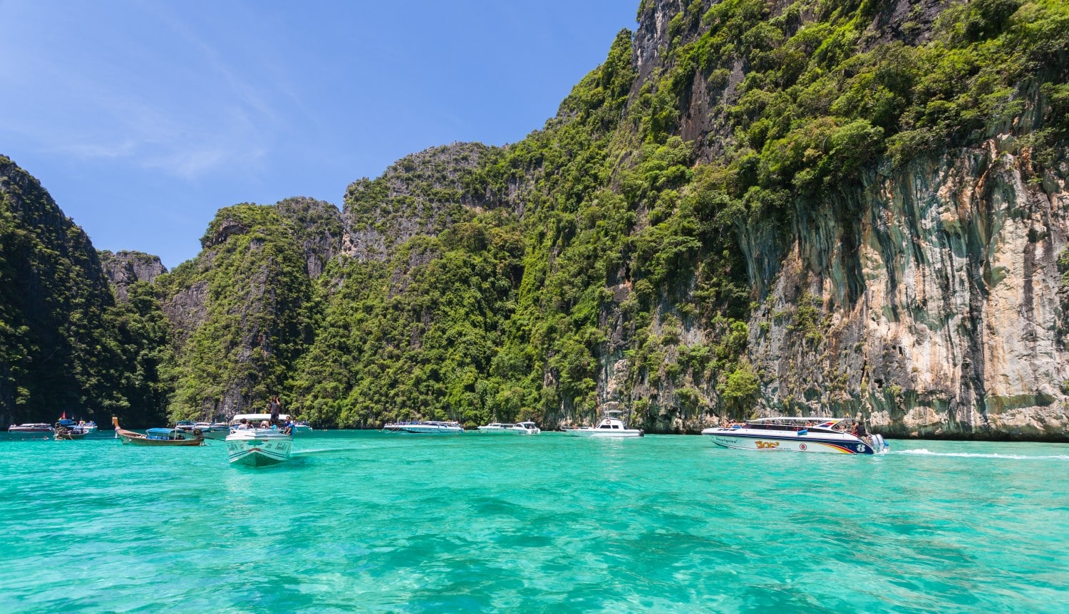 Ko Phi Phi Four awesome Southeast Asia travel itineraries I Photography I Itinerary I Landscape I Food I Architecture I Laos I Thailand I Cambodia I Myanmar I Malaysia I Vietnam. Read the full travel guide now #travel #backpacking