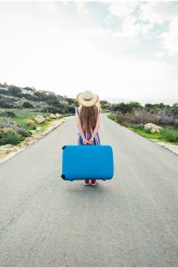 Packing to move abroad? 11 packing hacks and packing tips you need to read #travel #lifegoals #packingtips (1)