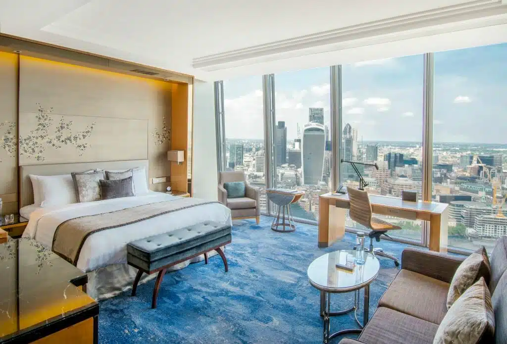 Shangri La at the Shard - Best Hotels in London - the full London Travel Guide. Affordable Hotels I Luxury Hotels I Quirky Hotels #luxury #london #traveldestinations