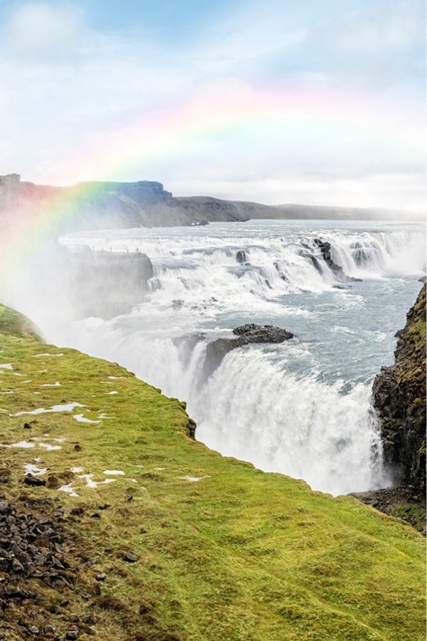 Gullfoss en verano con un arco iris