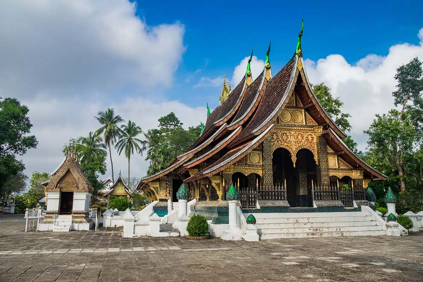 Laos Travel Guides