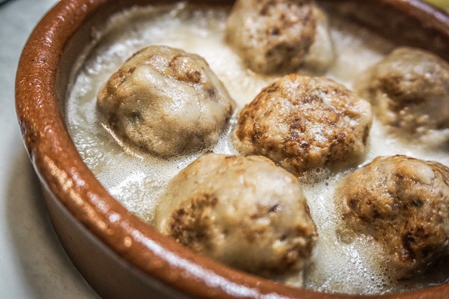 Albondigas (meatballs) at Restaurante La Sanabresa