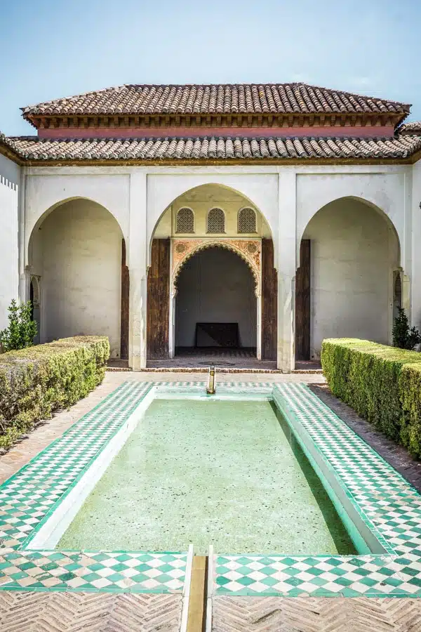 Palace of the Alcazaba and courtyard. Malaga's Alcazaba is a gorgeous maze of buildings, gardens and history and one of the best things to do in Malaga. Here's why you shouldn't miss this on your travels in Spain. #europe #spain #traveldestinations