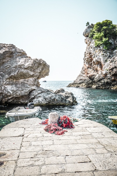 The ultimate guide to discovering Game of Thrones in Dubrovnik. A self-guided tour of the old town and other locations used in the seasons - complete with pictures and a map. Dont miss it! #got #gameofthrones #travel #dubrovnik