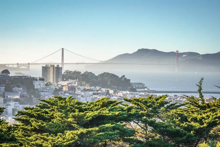 Golden Gate Bridge. San Francisco is one of California's coolest travel destinations. The perfect San Francisco itinerary for your travels. What you must visit, the best places to stay and best things to do! #thediscoveriesof #USA #travel