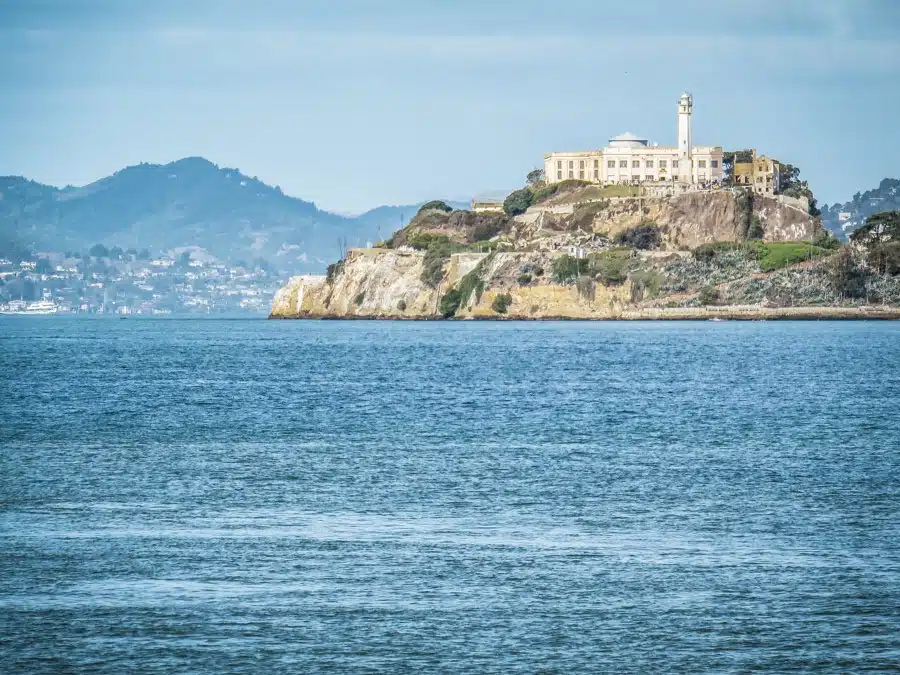 Alcatraz Prison. 2 fun-filled days in San Francisco! Get your comfortable shoes on and lets explore the best things to do in San Francisco during a city break. #travel #california #thediscoveriesof