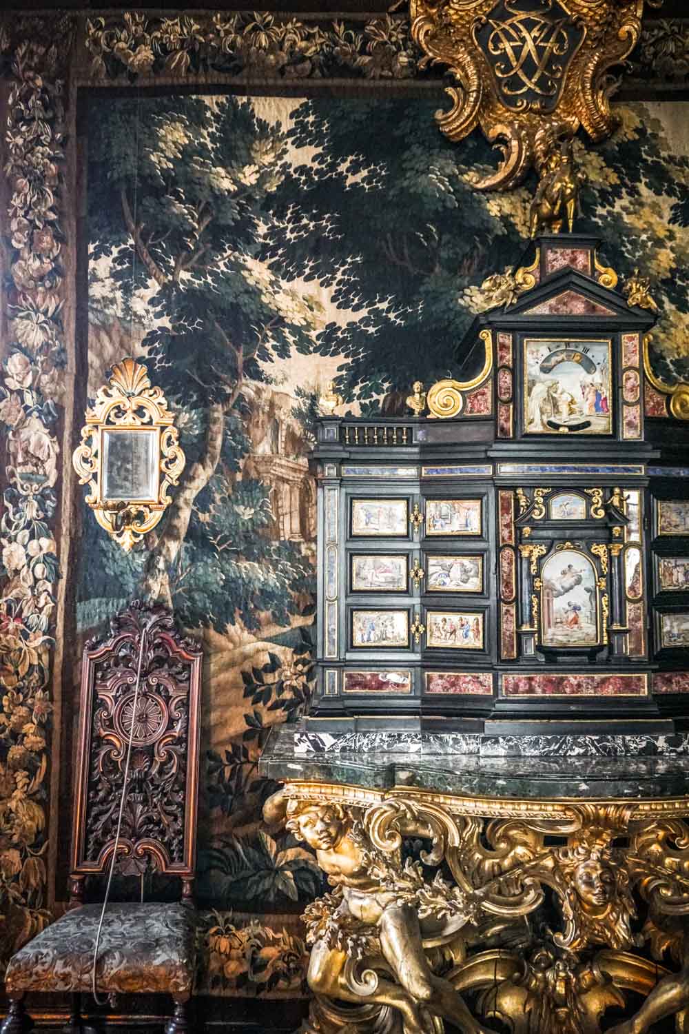  Dunkles und opulentes Dekor im Schloss Rosenborg Kopenhagen