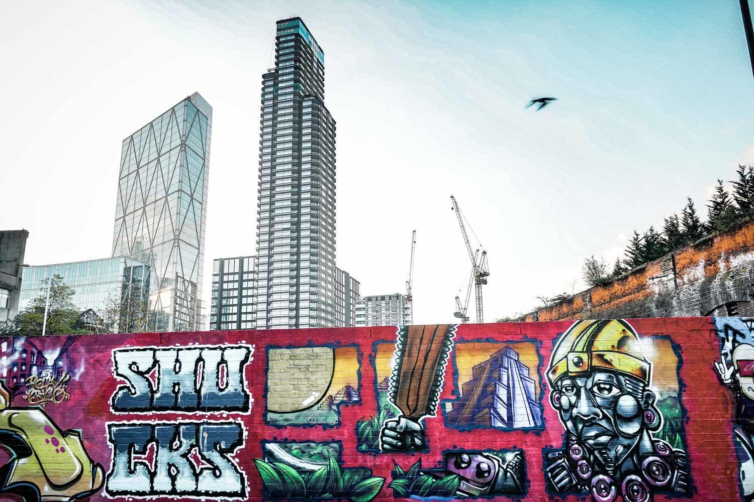 Street art in Shoreditch Overground Station
