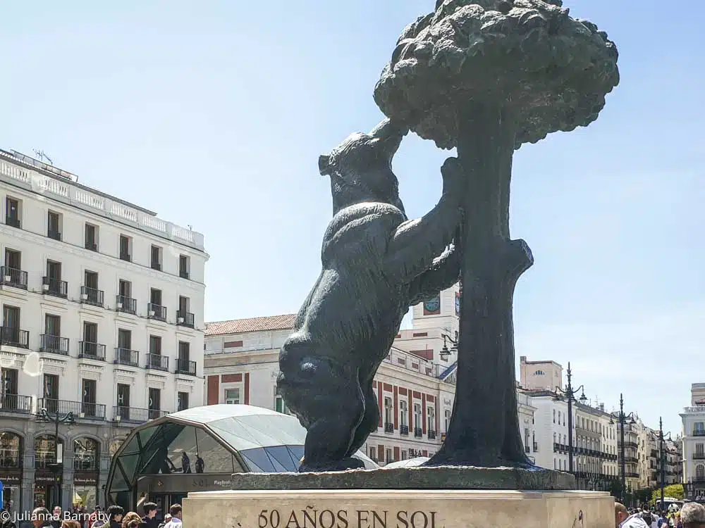 Osp y Madrono in Puerta del Sol