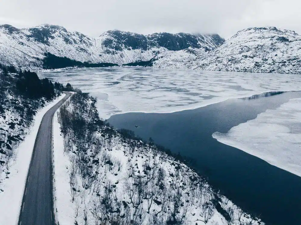 The frozen lake on the road to Nusfjord