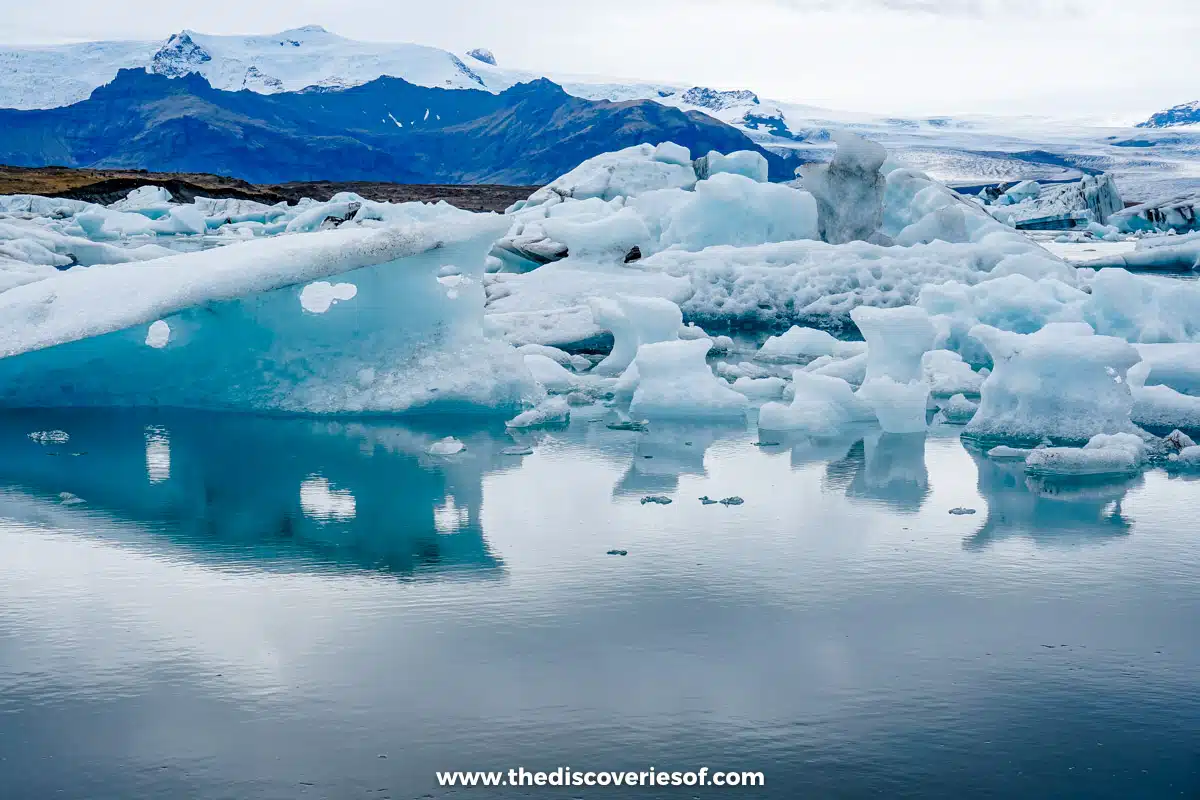 The icebergs floating on the lagoon 