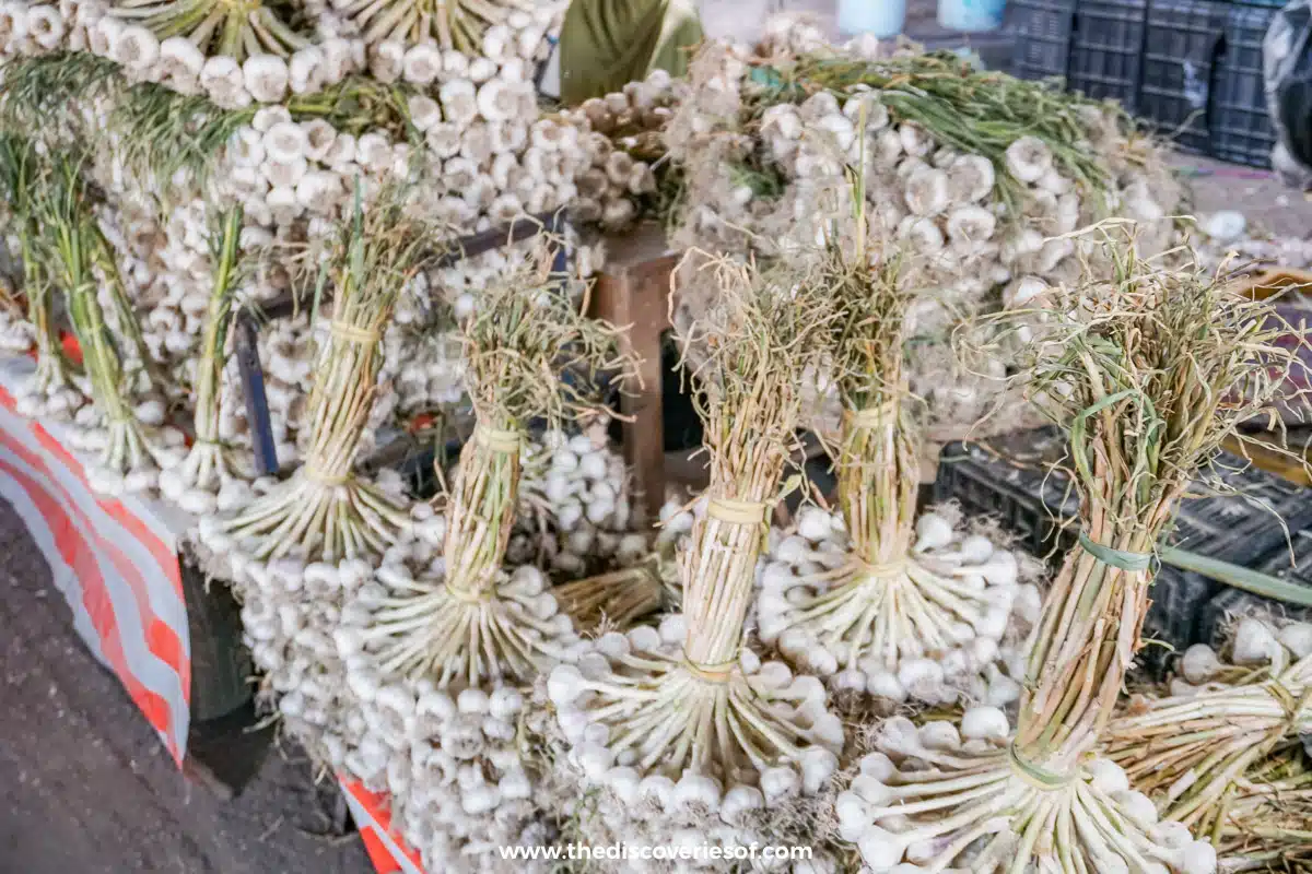 Dried garlic at mercado de abastos