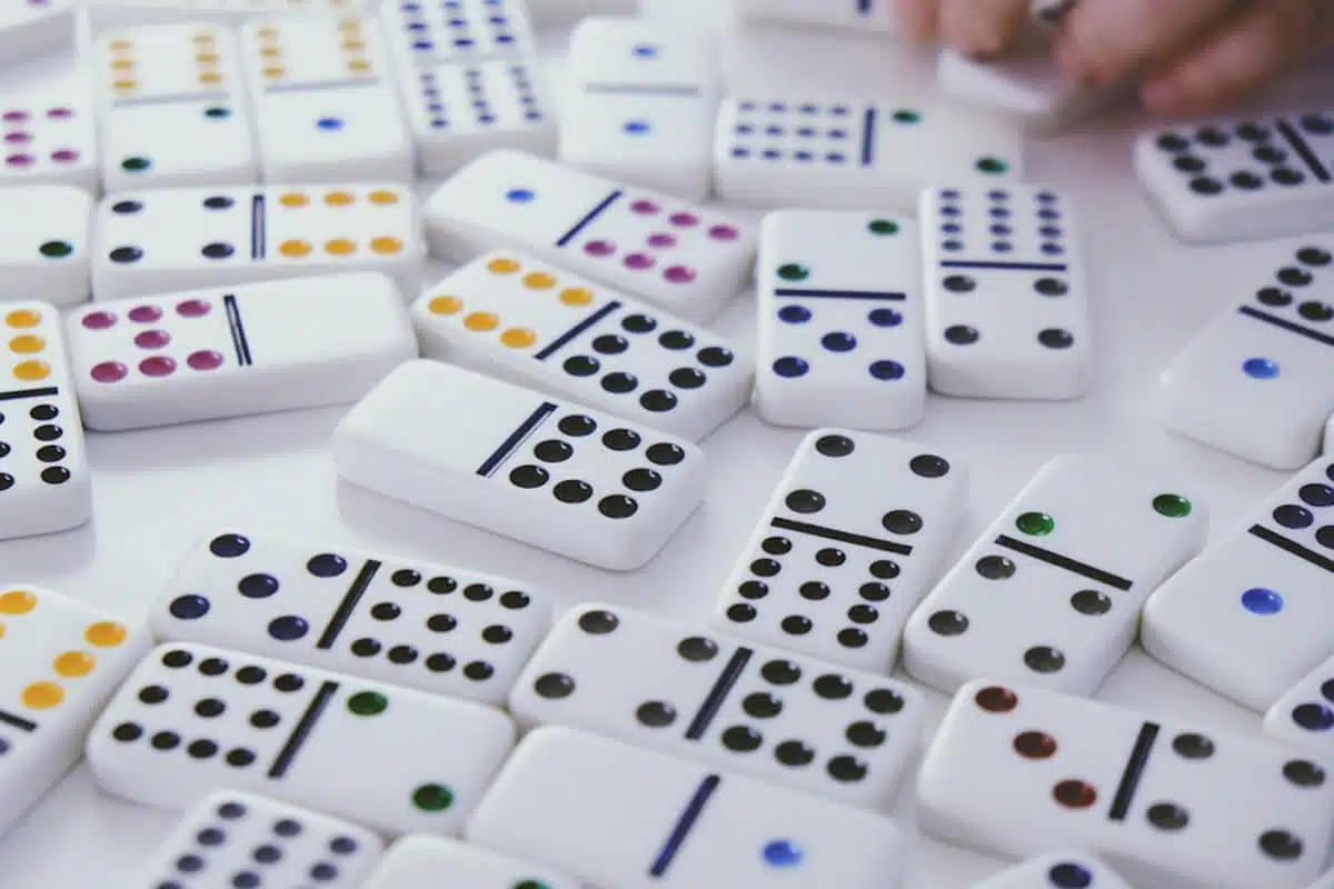 Dominoes