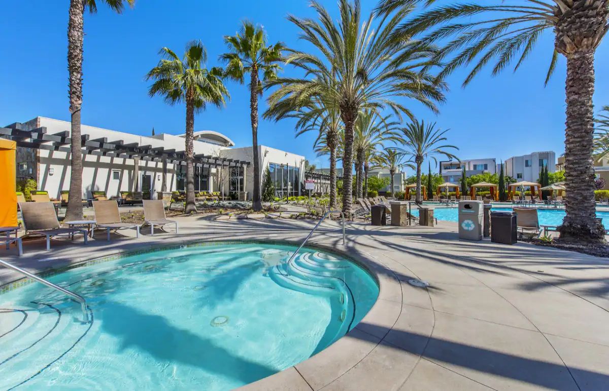 LA Beach Airbnb Pool