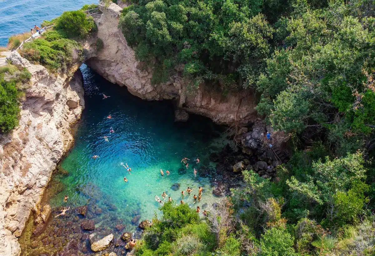 Queen Bath Sorrento