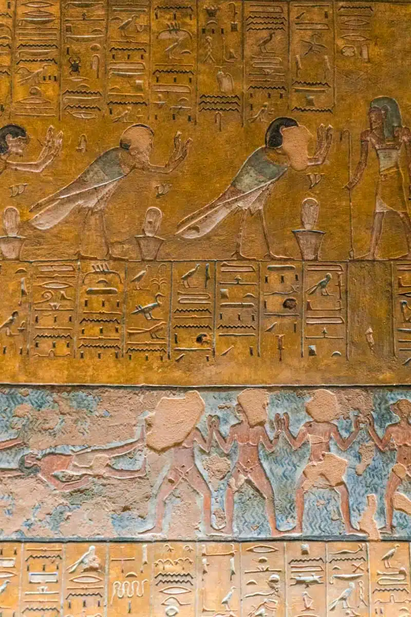 Details in the tomb