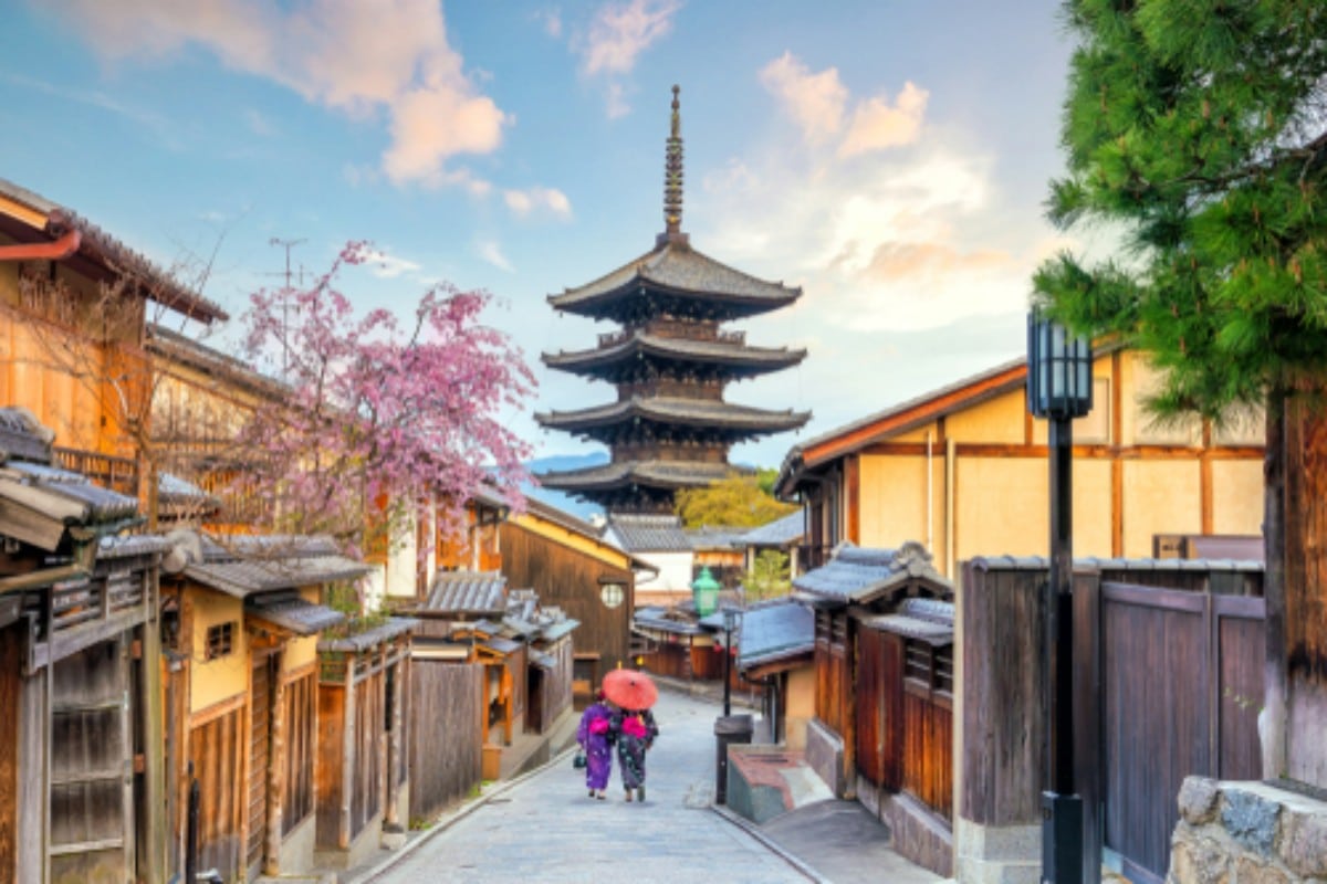 Old town Kyoto, the Higashiyama District during sakura season in Japan