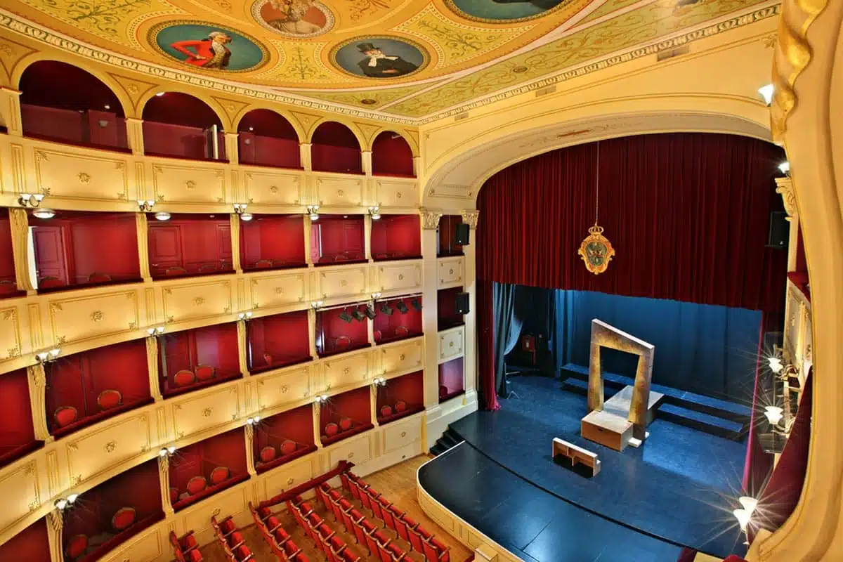 Apollon Theatre