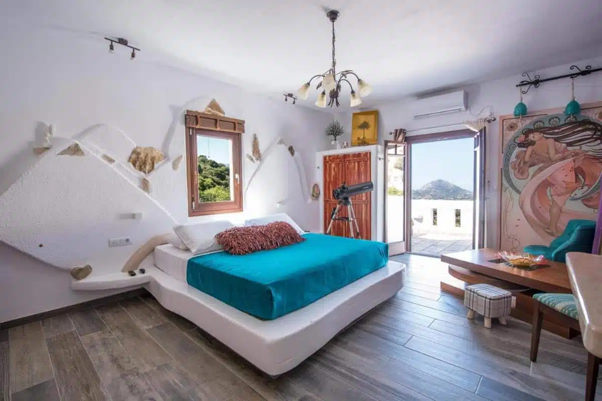 ELaiolithos Luxury Retreat