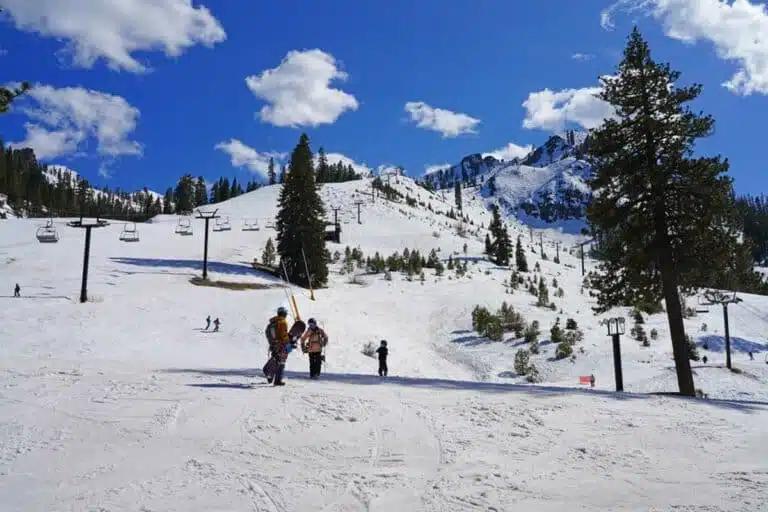 12 Best Ski Resorts in California For You to Hit The Slopes