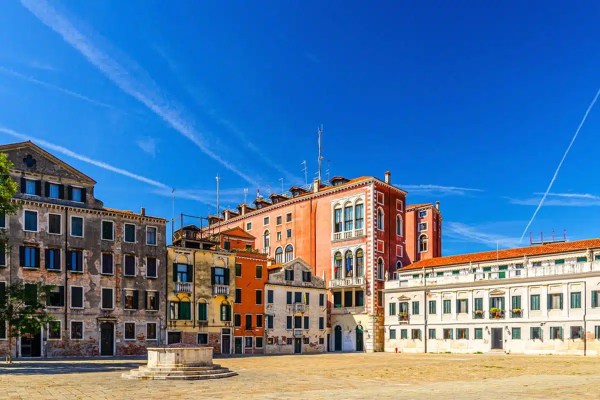 Campo San Polo Square