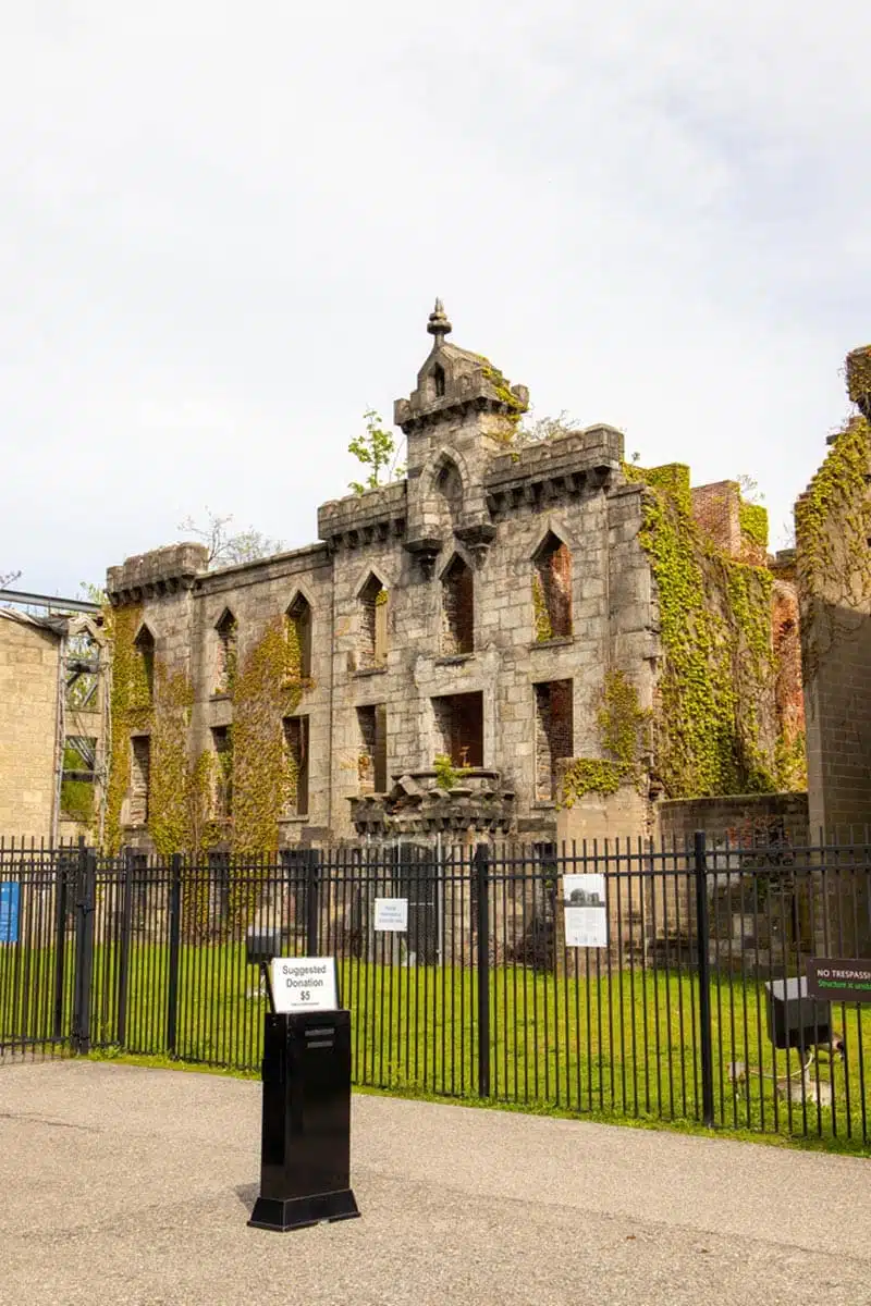 Smallpox Memorial Hospital