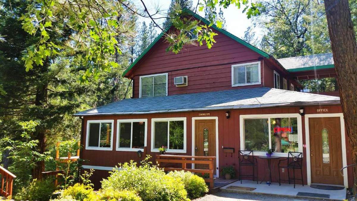 Yosemite Riverside Inn