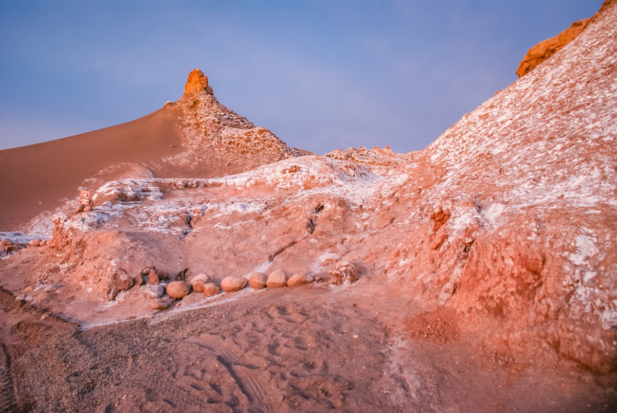 Valle-de-Luna-Atacama-Desert-Chile-2.jpg