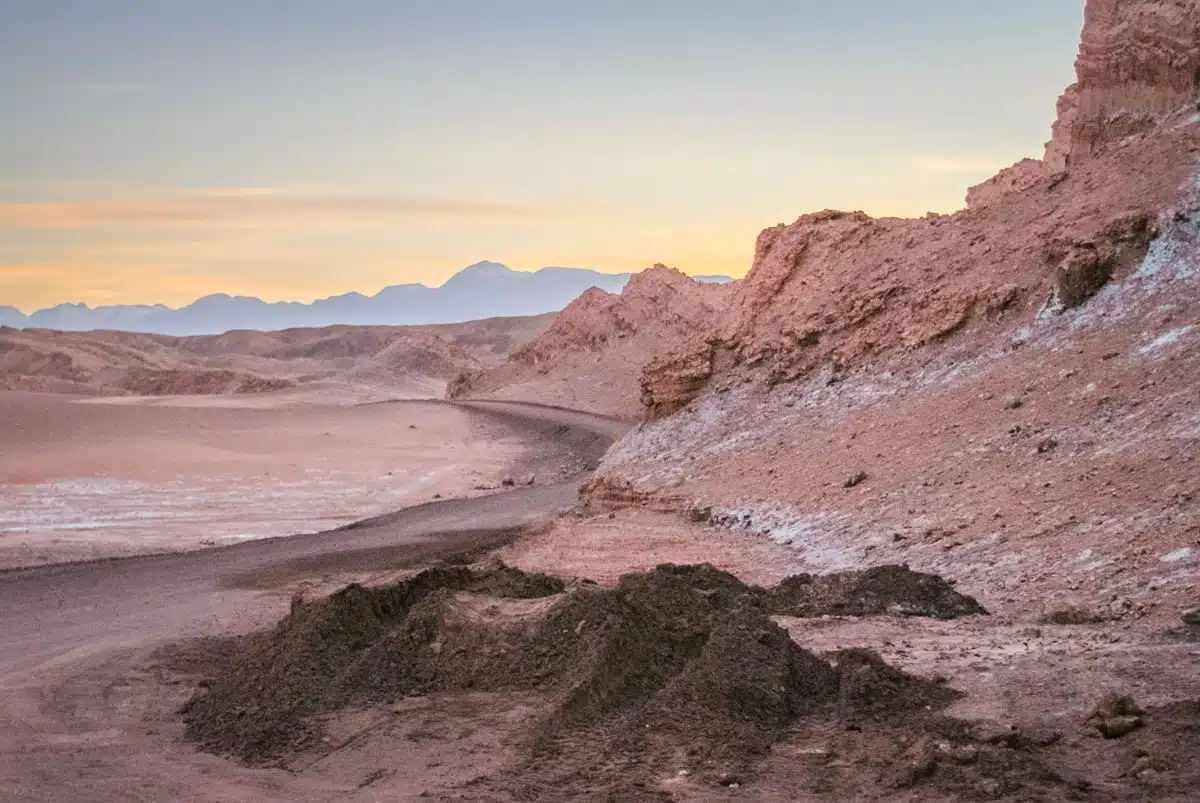 Valle-de-Luna-Atacama-Desert-Chile-3.jpg