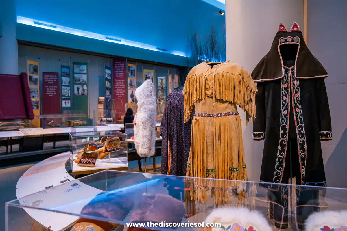 Indigenous clothes in the museum 