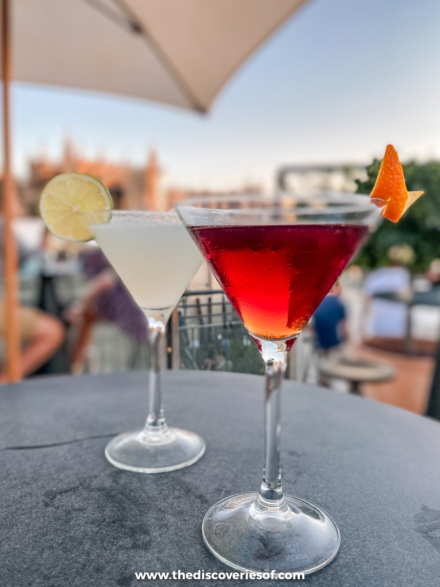 Cocktails at the bar 