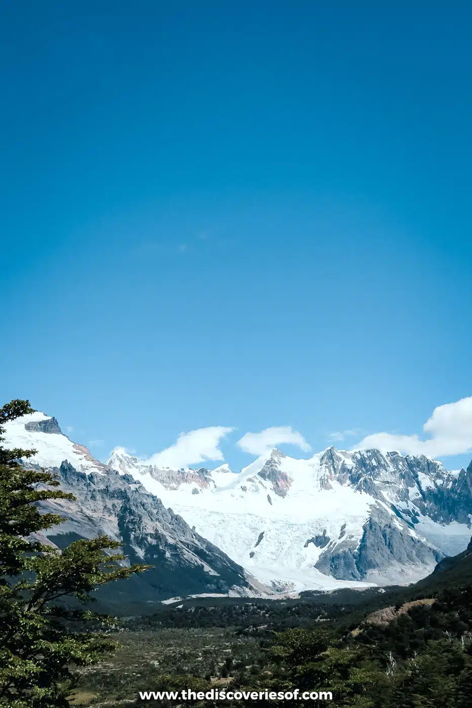 Snowy peaks and glacier at the head of the valley on the Laguna Torre trail, El Chaltén, Argentina